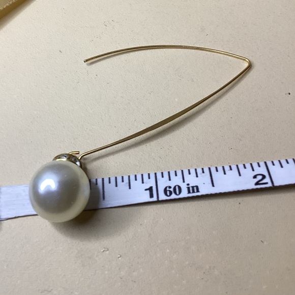 Elegant Gold and Pearl Drop Earrings - Picture 5 of 5